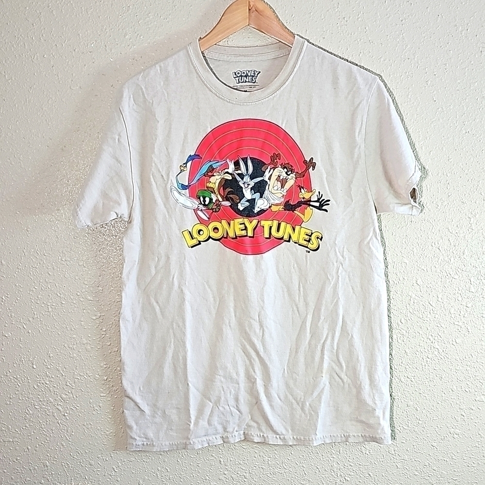 LOONEY Tunes And All Related Character. T-Shirt.
